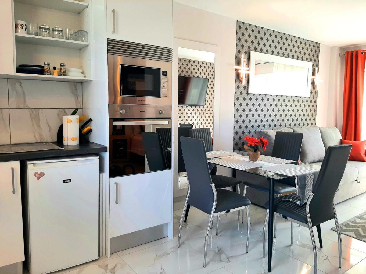 Centrally Located Apartment Close To The Ocean. Арона Екстер'єр фото