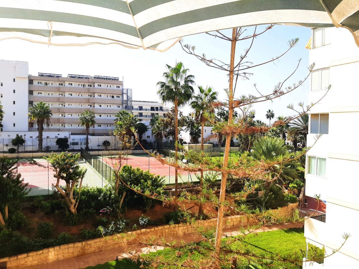 Centrally Located Apartment Close To The Ocean. Арона Екстер'єр фото