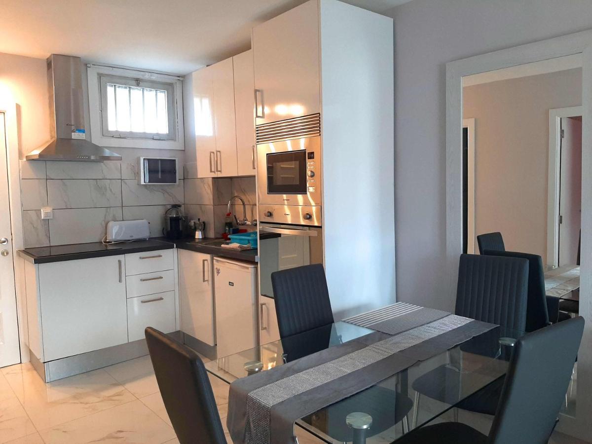 Centrally Located Apartment Close To The Ocean. Арона Екстер'єр фото